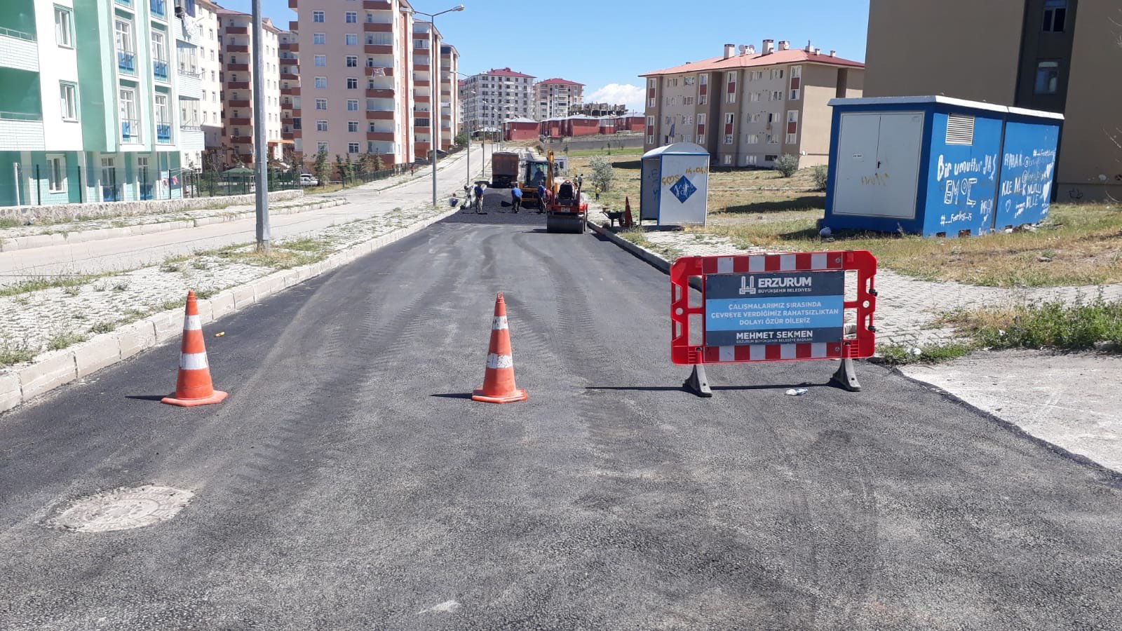 Cadde asfalt kaplama çalışması