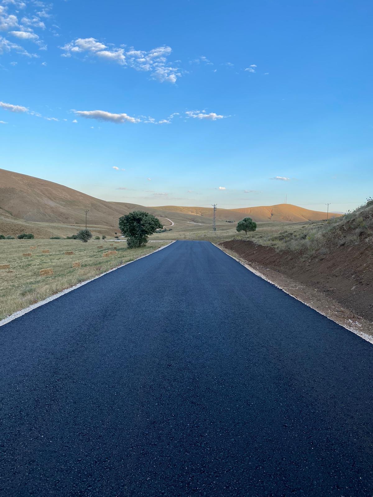 Yeni asfaltlanmış yol